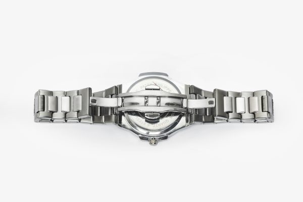 Men Designers Horizon: Silver-Tone Watch with Radiant Red Dial – MDW-05 - Image 2